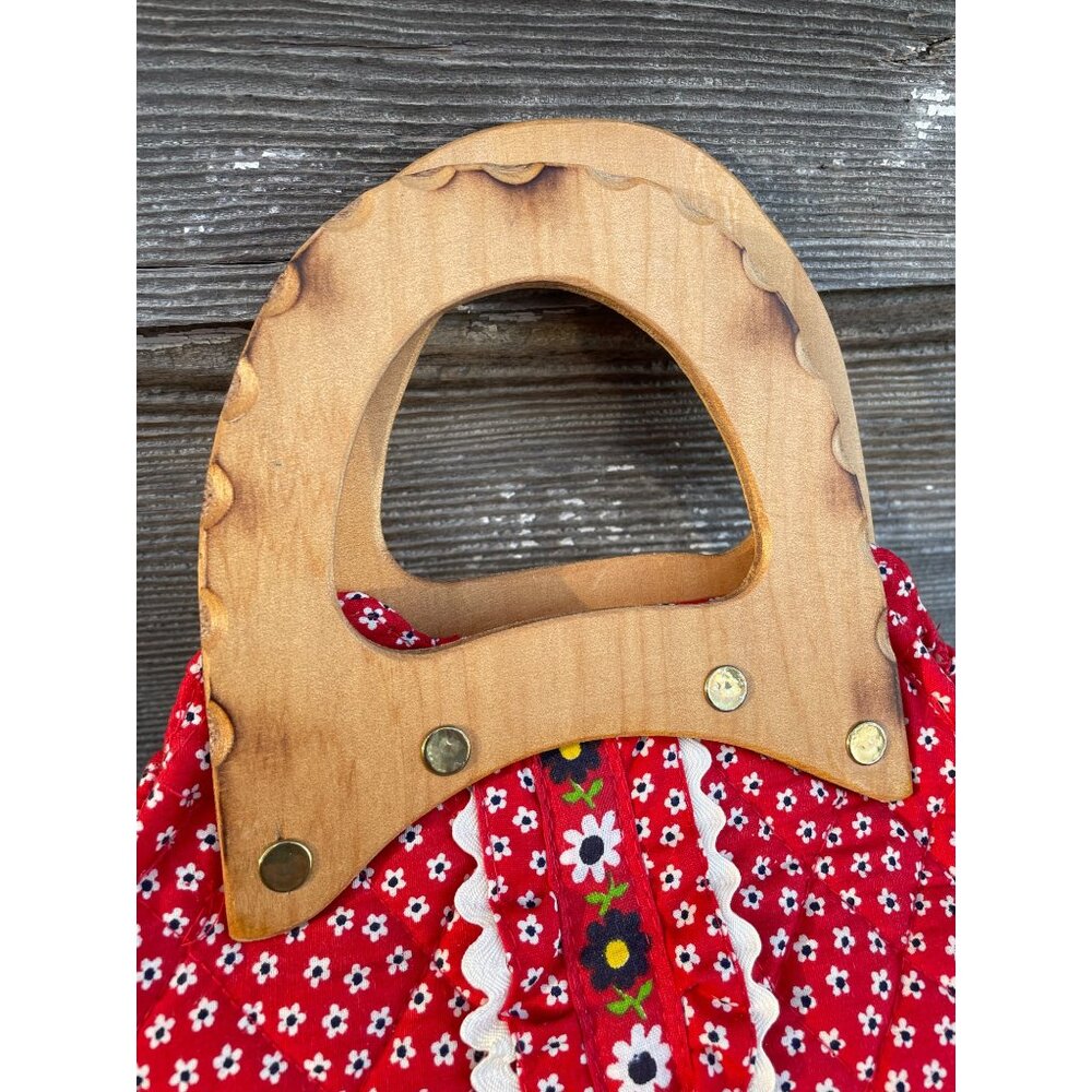 Vintage 1970s Bermuda purse Bag Red Quilted Wood Handle Boho Hippy - Picture 2 of 11